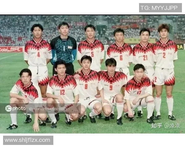 前国脚杨晨露脸“喀什杯” 寄语新疆青少年英勇追梦